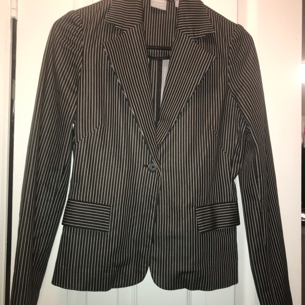 Pinstripe blazer stretch material like new